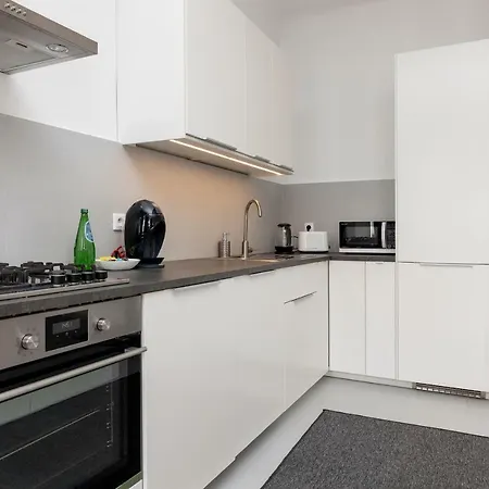 Centre By Bookinghost Apartment