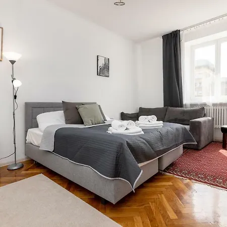 Centre By Bookinghost Apartment