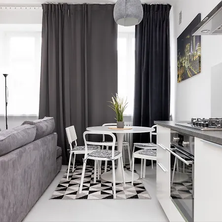 Centre By Bookinghost *