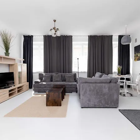 Centre By Bookinghost *