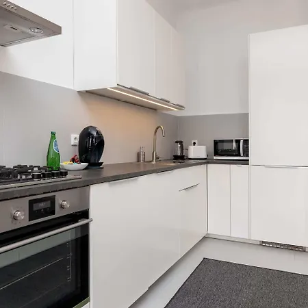 Centre By Bookinghost