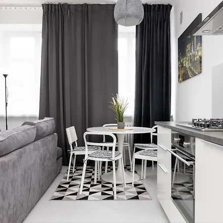 Appartamento Centre By Bookinghost