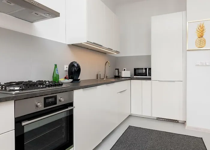 Centre By Bookinghost Apartment