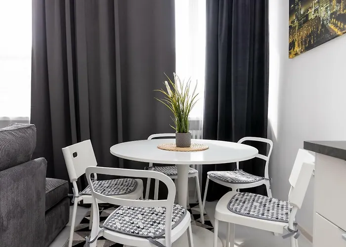 Apartment Centre By Bookinghost