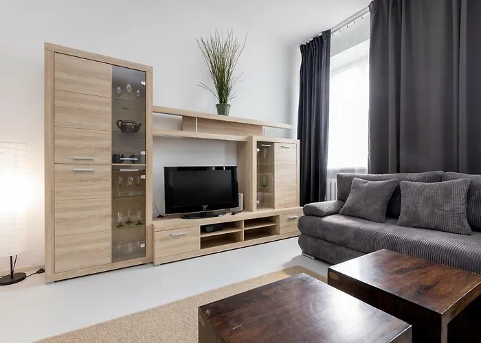 Centre By Bookinghost *