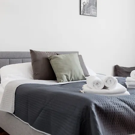 Apartment Centre By Bookinghost Warschau