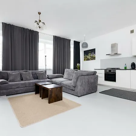 Centre By Bookinghost *