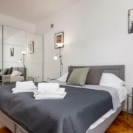 Centre By Bookinghost * Warschau