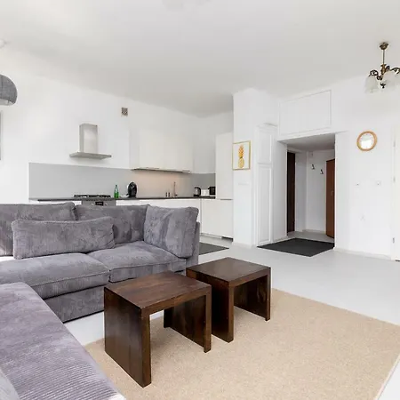 Centre By Bookinghost Apartment