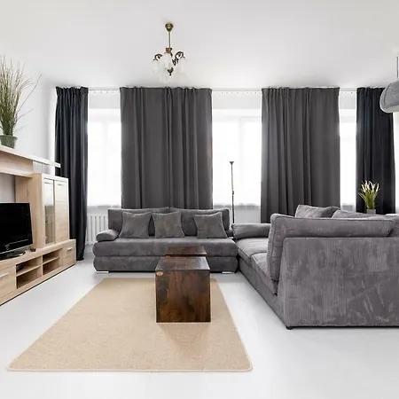 Apartment Centre By Bookinghost *